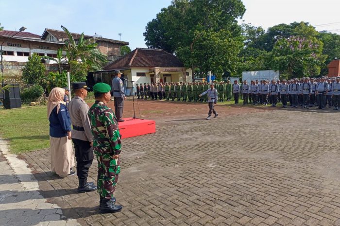 Hadiri Apel Gelar Pasukan Linmas Kesiapan Pengamanan Pilkada 2024, Danramil 0804/01 Magetan Sampaikan Himbauan Keamanan